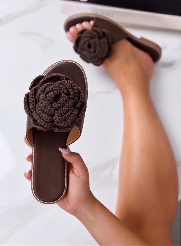 SARAH - Beige slippers with Maxi Crochet Flower