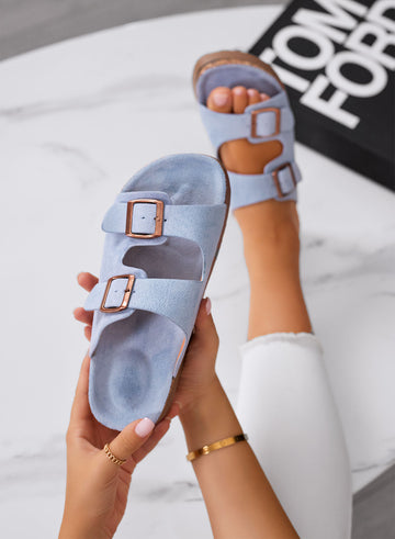 INES - Sandali Ciabatte azzurre in camoscio con fibbie e suola comfort in sughero