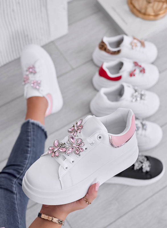 IRENE - Sneakers bianche con retro rosa e farfalle gioiello