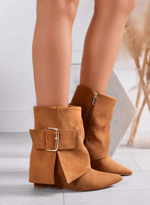 ISHA - Camel suede ankle boots with wedge and buckle