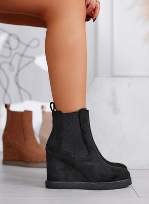 JANIKE - Black suede ankle boots with elastic and wedge
