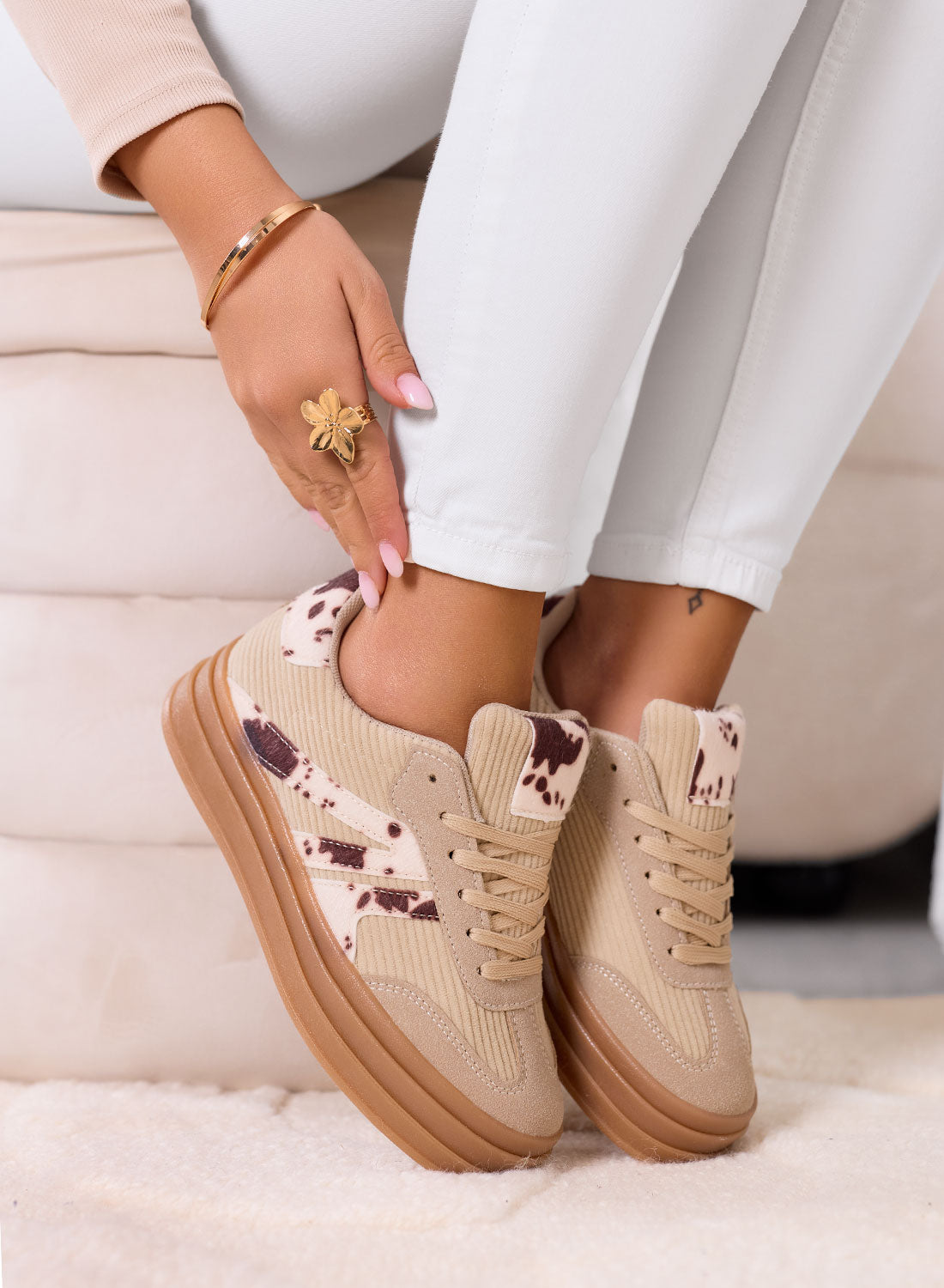 JOLENE - Sneakers beige con stampa e suola platform