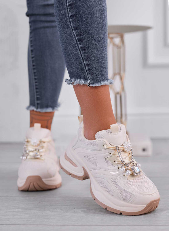 JUSTINE - Sneaker beige con applicazione gioiello e perle