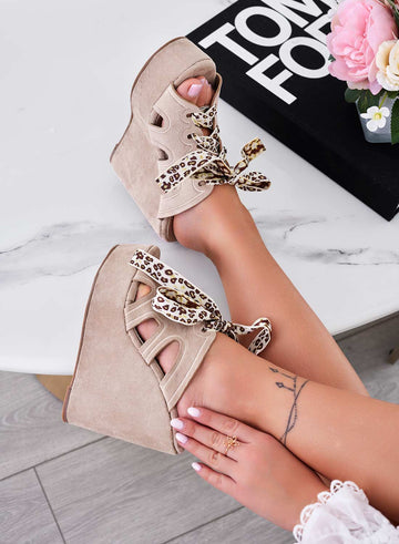 LADY - Mud-colored wedge mules with patterned fabric laces