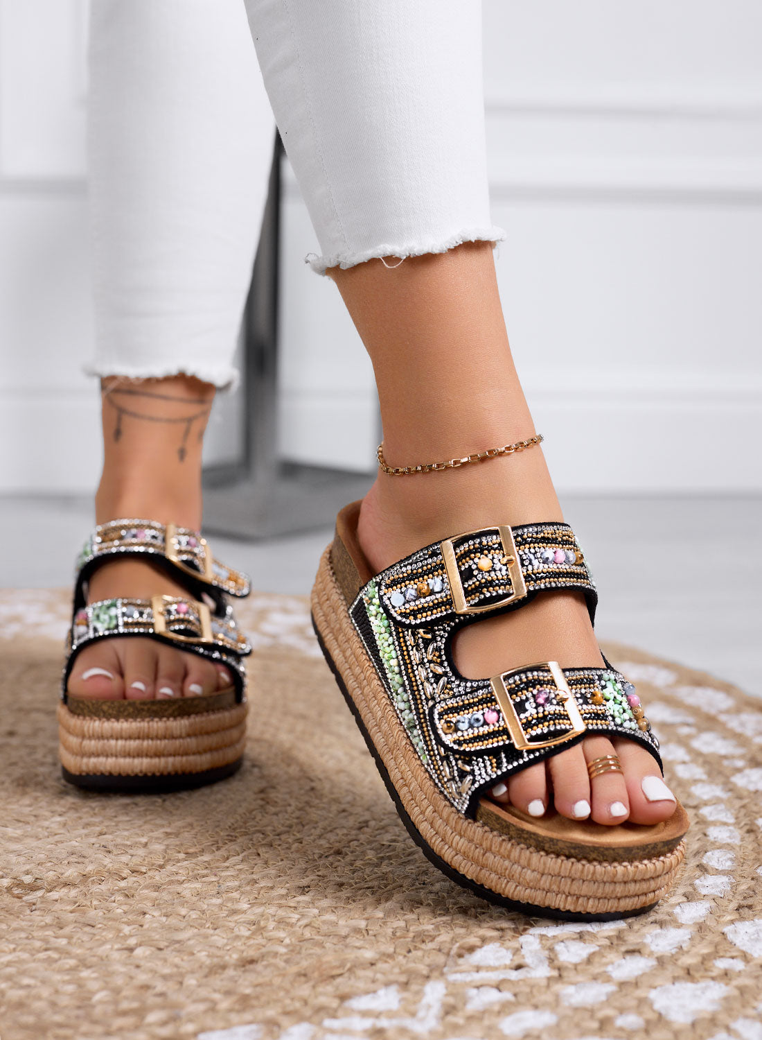 LOGAN - Sandali neri Ciabatte platform con perline colorate e strass