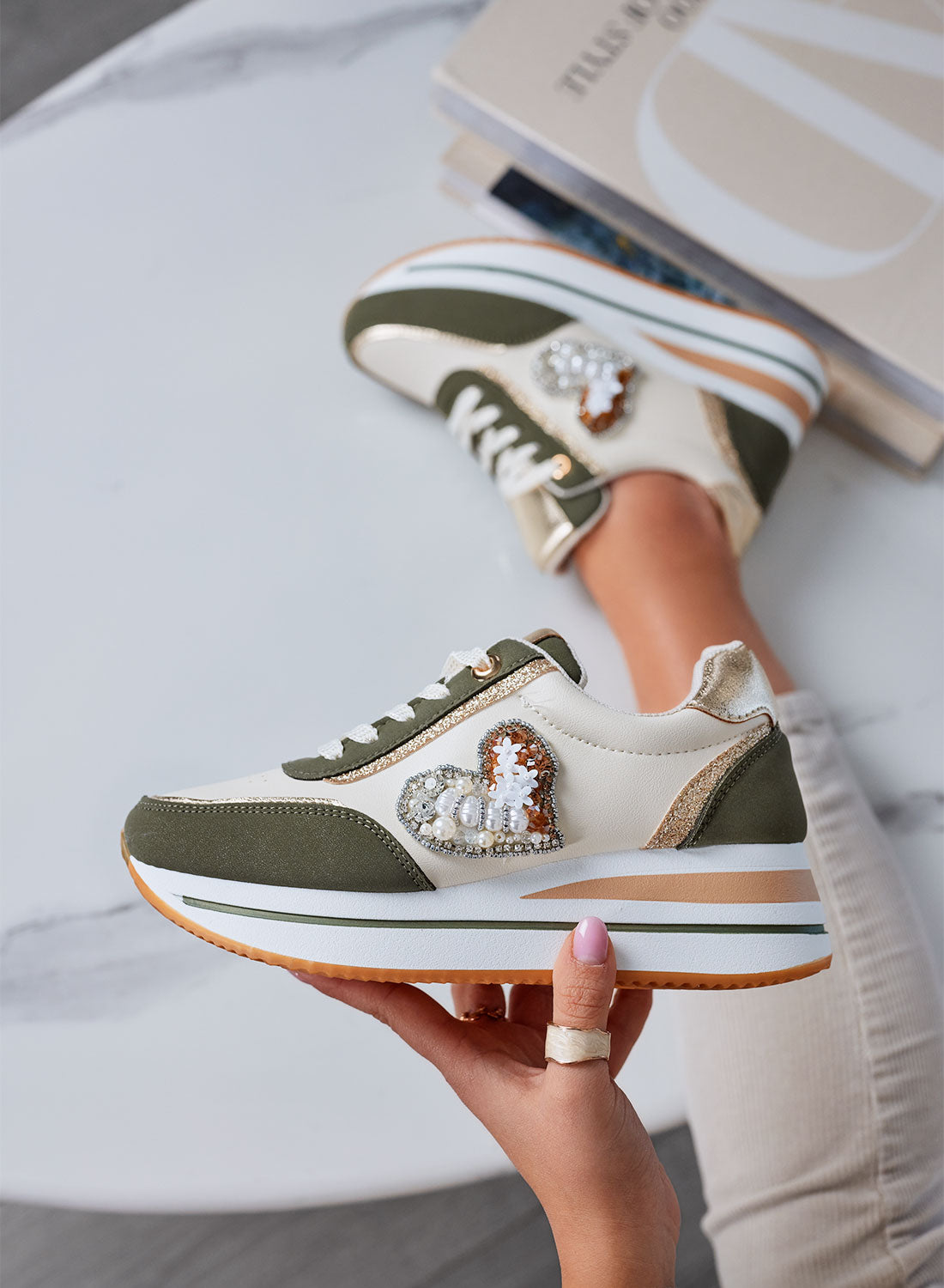 LORELLA - Sneakers verdi con applicazione gioiello cuore