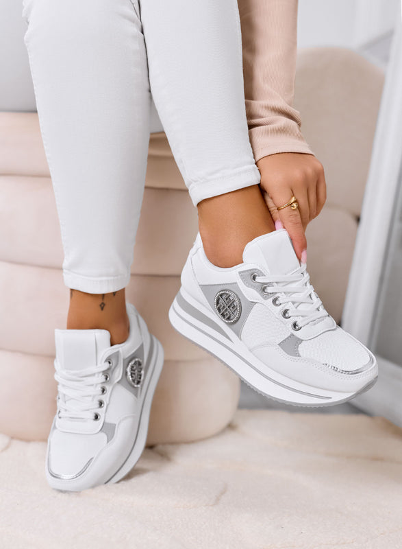 MALIA - Zapatillas blancas con logo lateral y plataforma cómoda