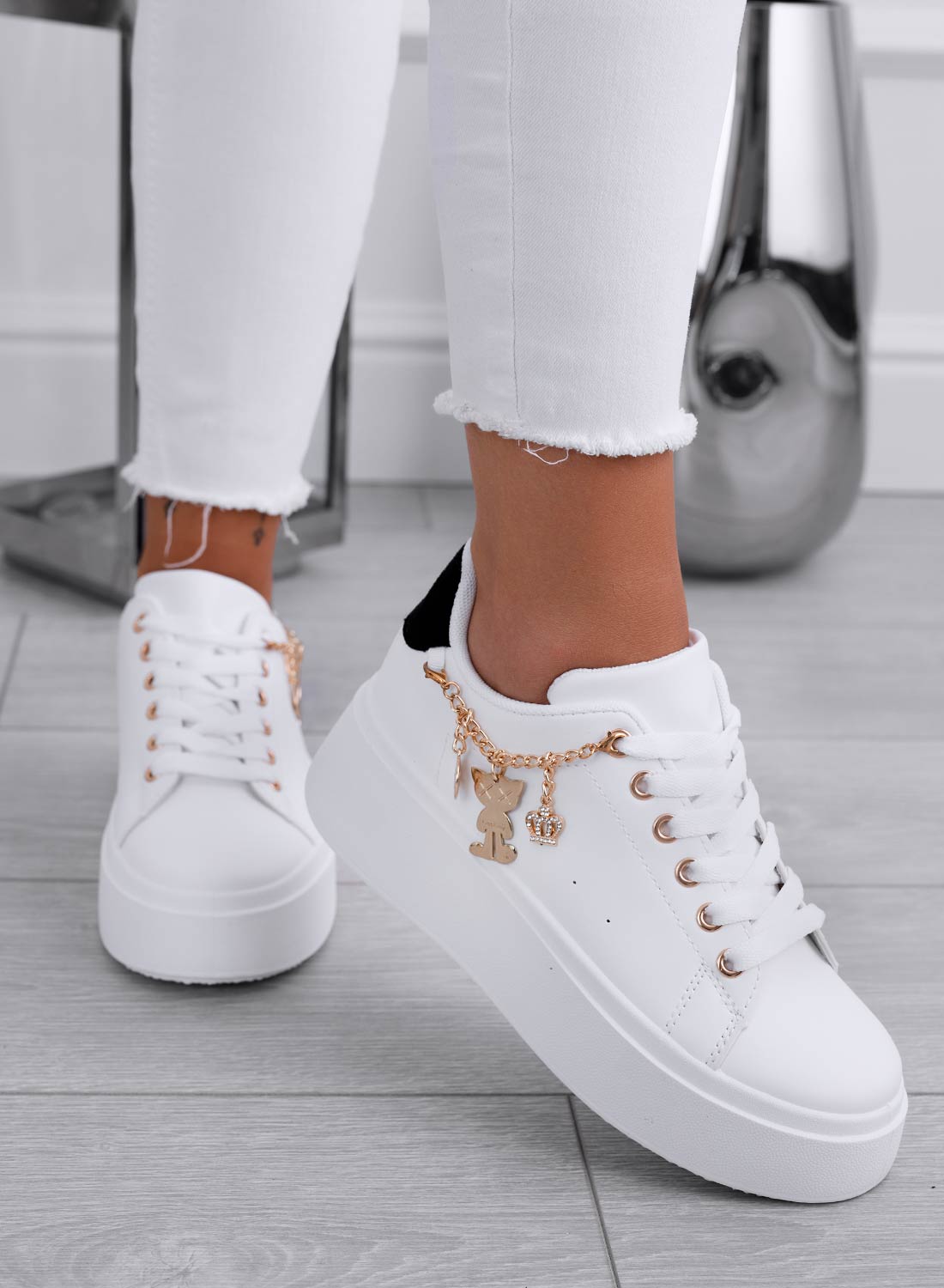 MARBELLA - White sneakers with black heel and gold charms