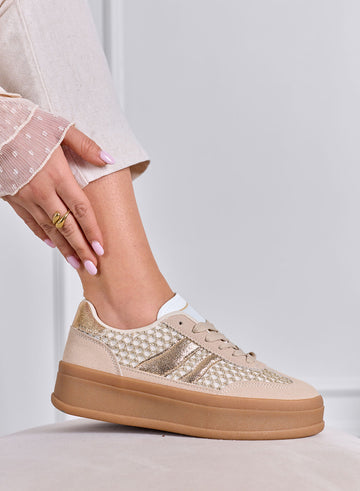 MARISOL - Zapatillas beige con detalles dorados y suela de goma