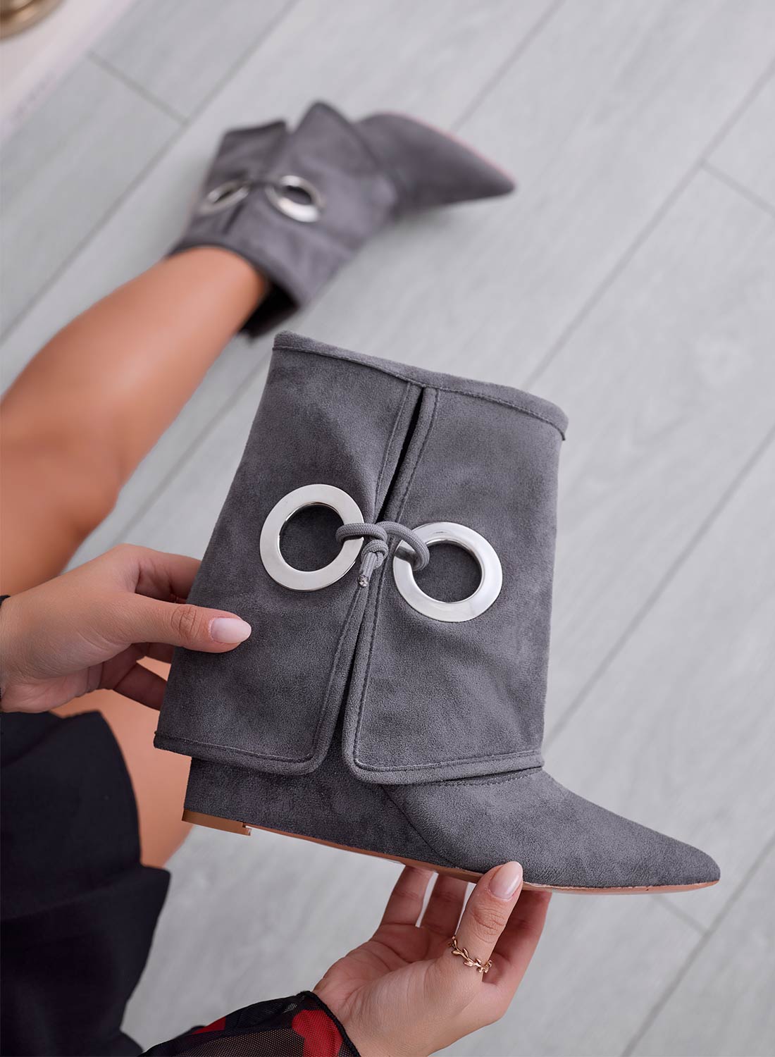 MOLLIE - Gray ankle boots with wedge heel and cuff