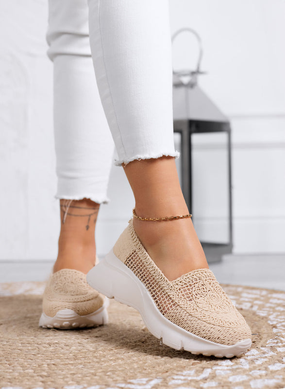 NASTIA - Mocassini beige Slip-on traforate in crochet con suola chunky bianca