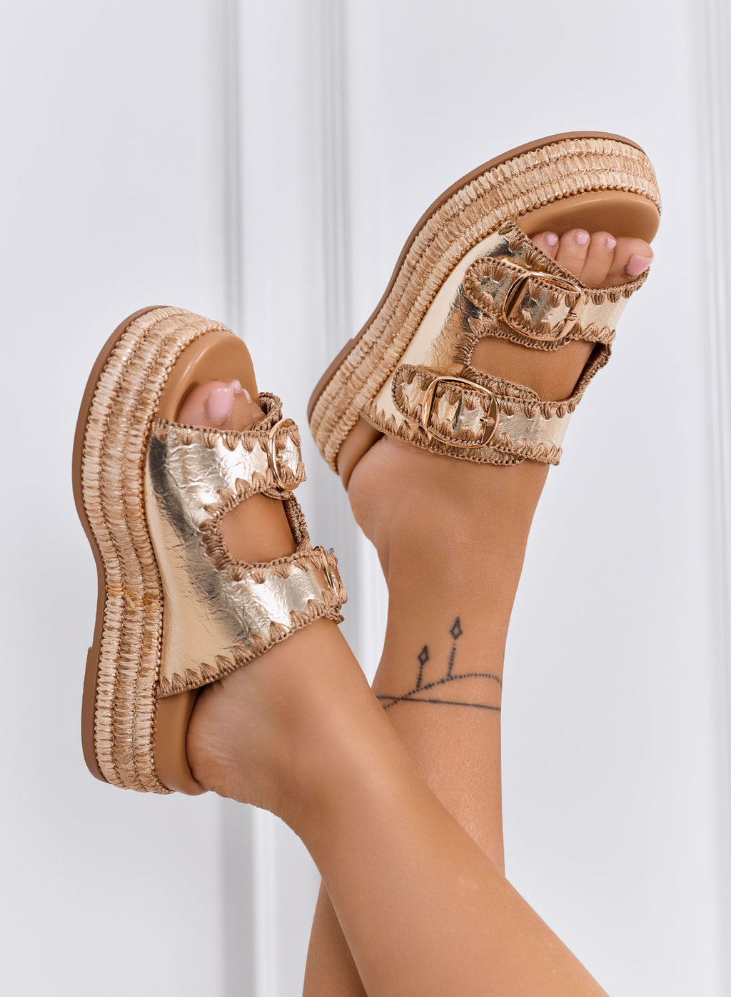 NOVELLA - Sandali Ciabatte oro platform con suola in corda