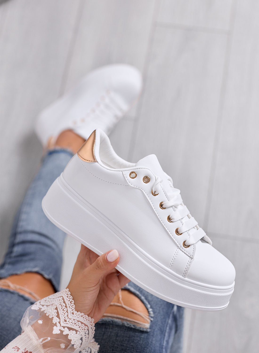 NYSSARA - White sneakers with rose gold heel