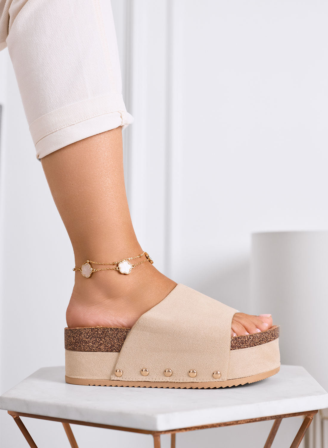 ORIO - Sandali Zeppe beige platform con fascione largo e rivetti laterali