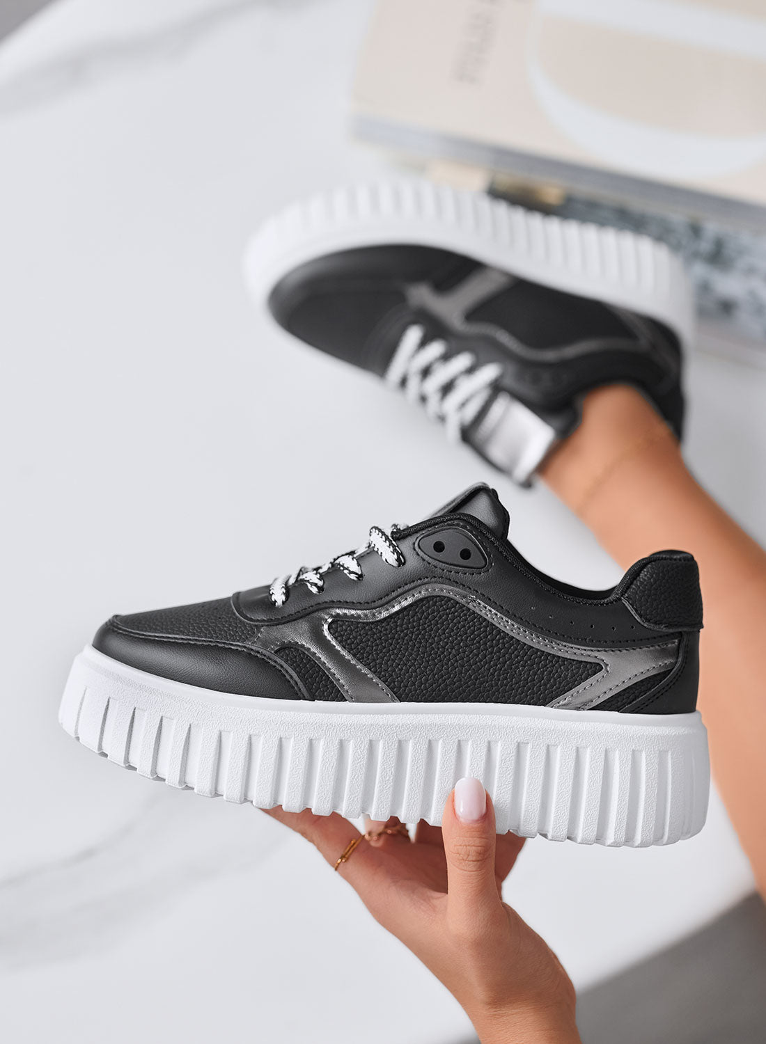 PAMELA - Sneakers nere platform con dettagli grigio metallizati