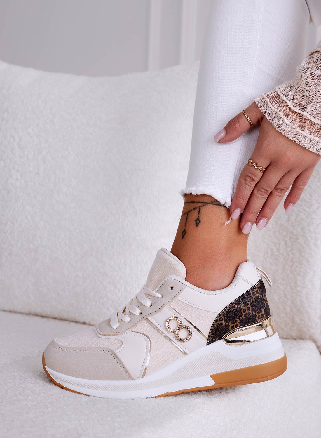Sneakers beige con inserto stampato