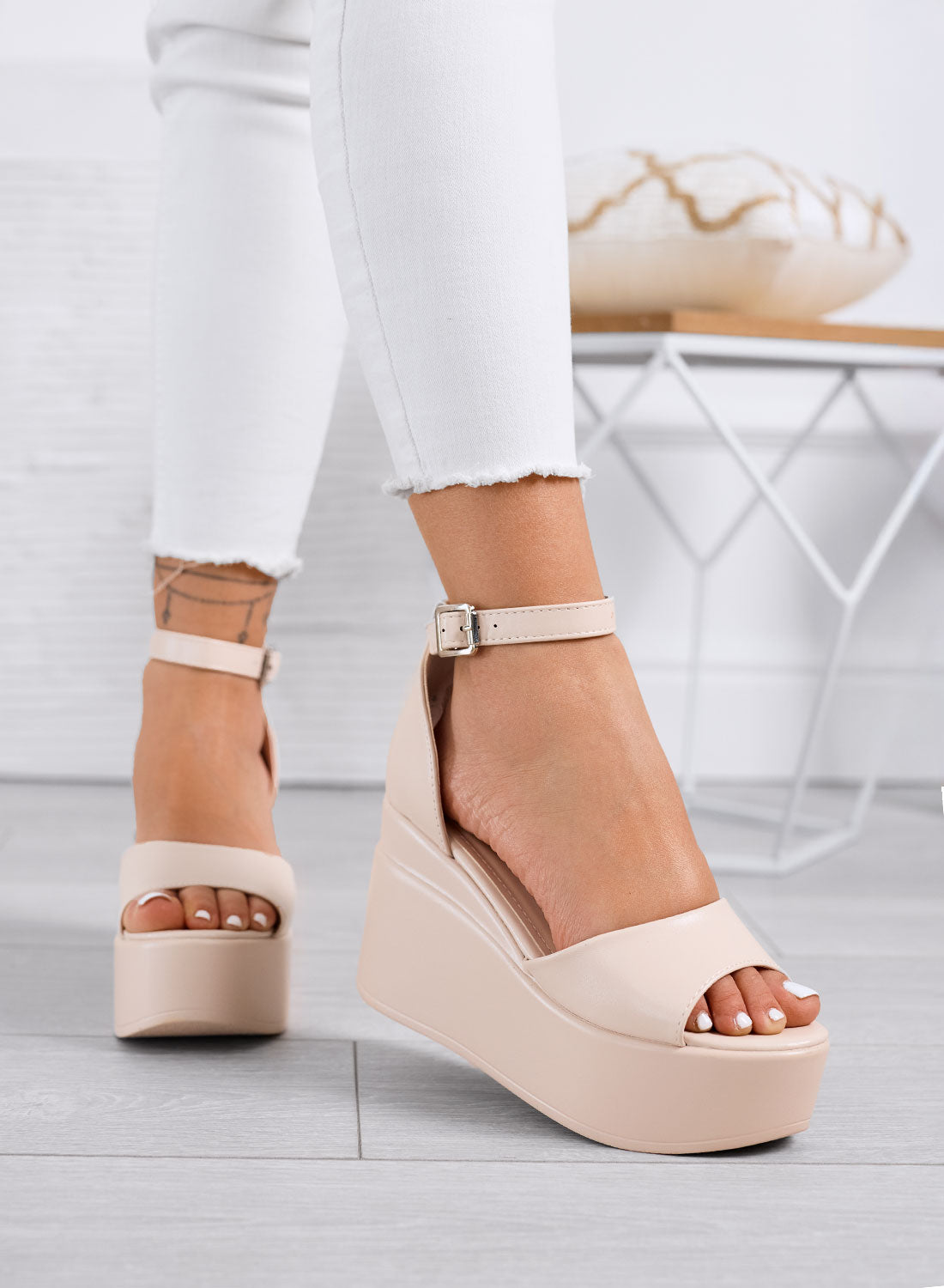 PENNY - Sandali beige platform con cinturino alla caviglia