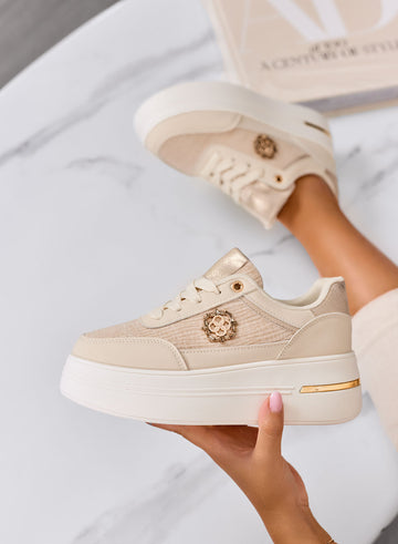 PILAR - Sneakers beige con dettagli oro e suola platform