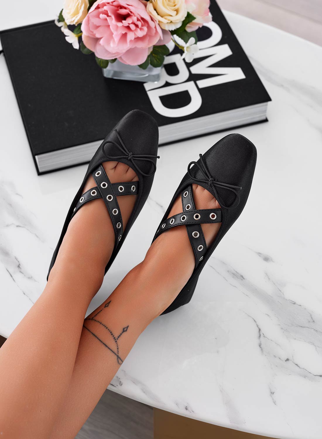 Ballerine nere in raso con fasce