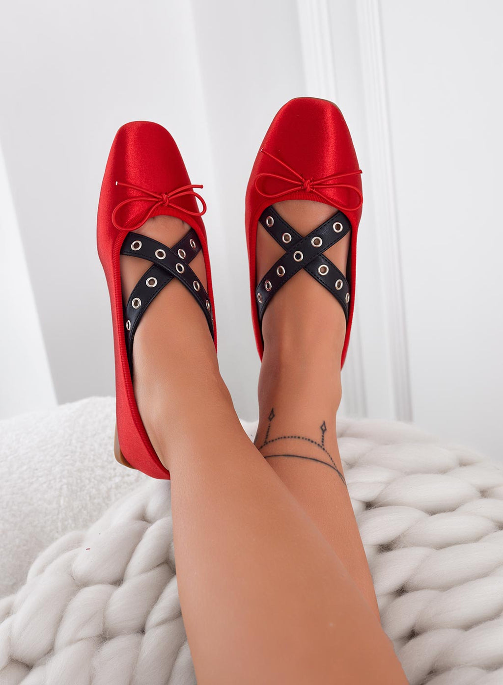 Ballerine rosse in raso con fasce