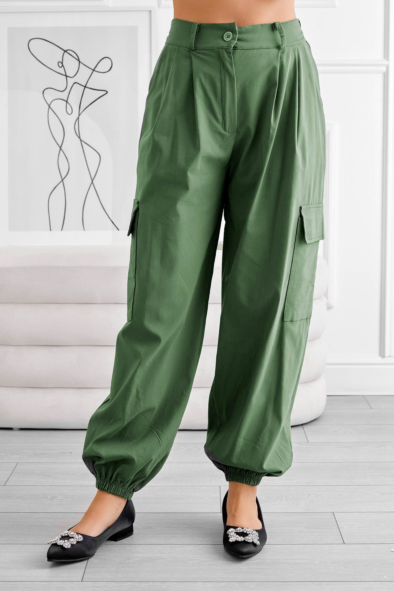 Green cargo pants with side pockets
