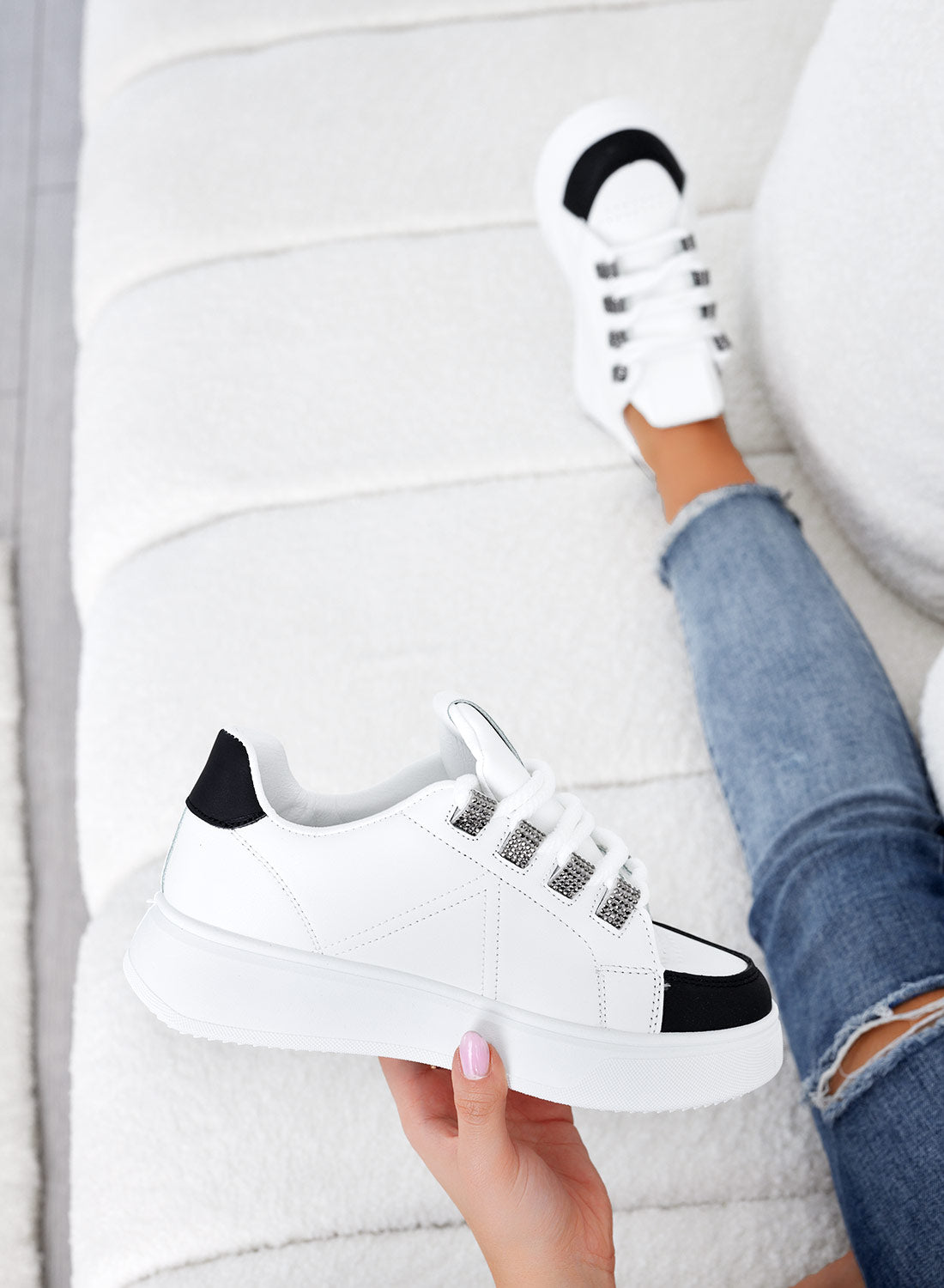 Sneakers bianche nere con inserti in strass
