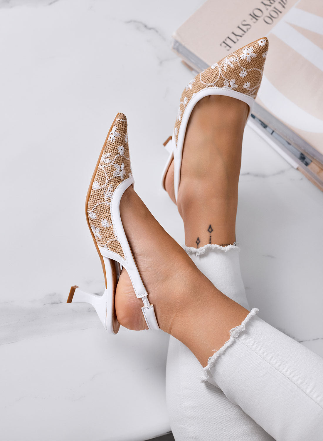 REMY - Beige pointed slingback pumps with white embroidery and low 7 cm heel