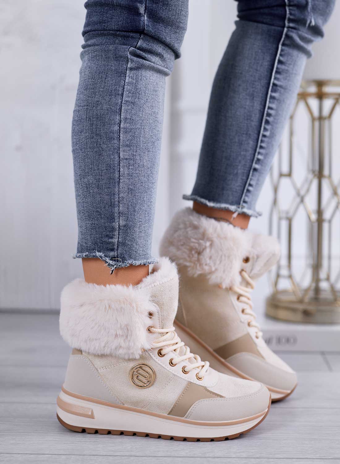 Beige wedge sneakers with faux fur trim