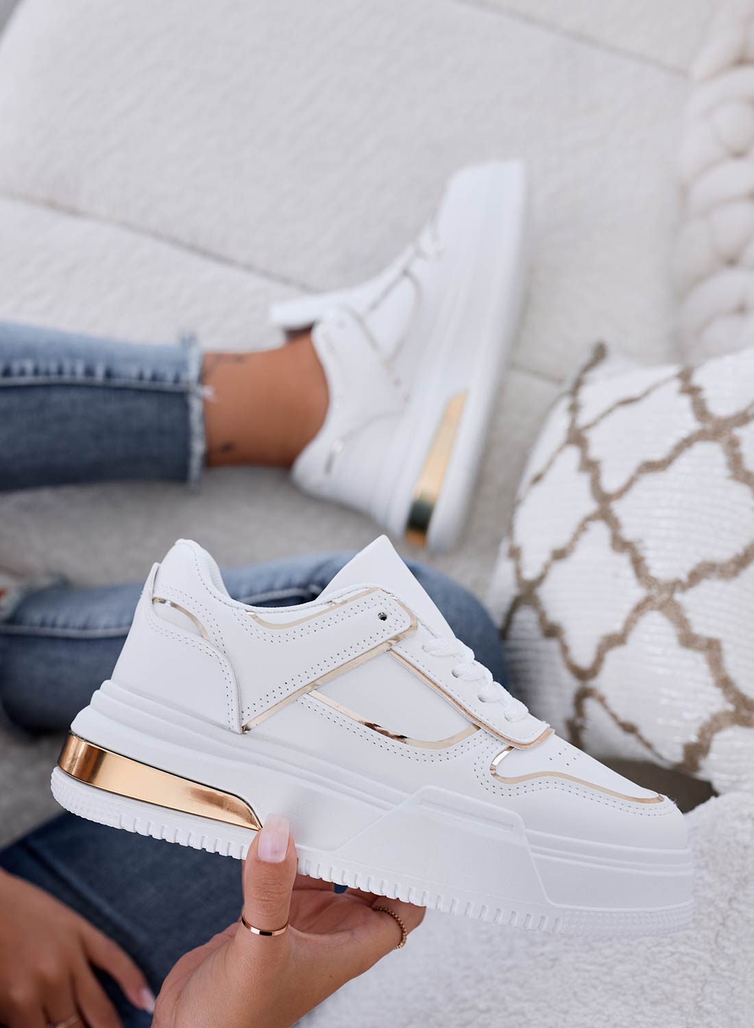 ROBBIE - White sneakers with laces and gold trims