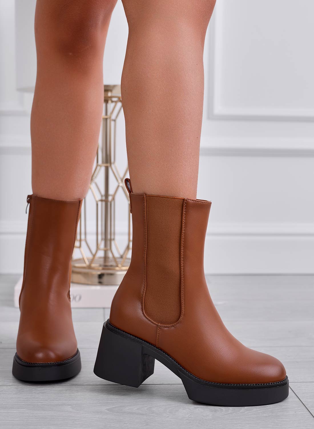 RUBY - Stivaletti camel con molla laterale