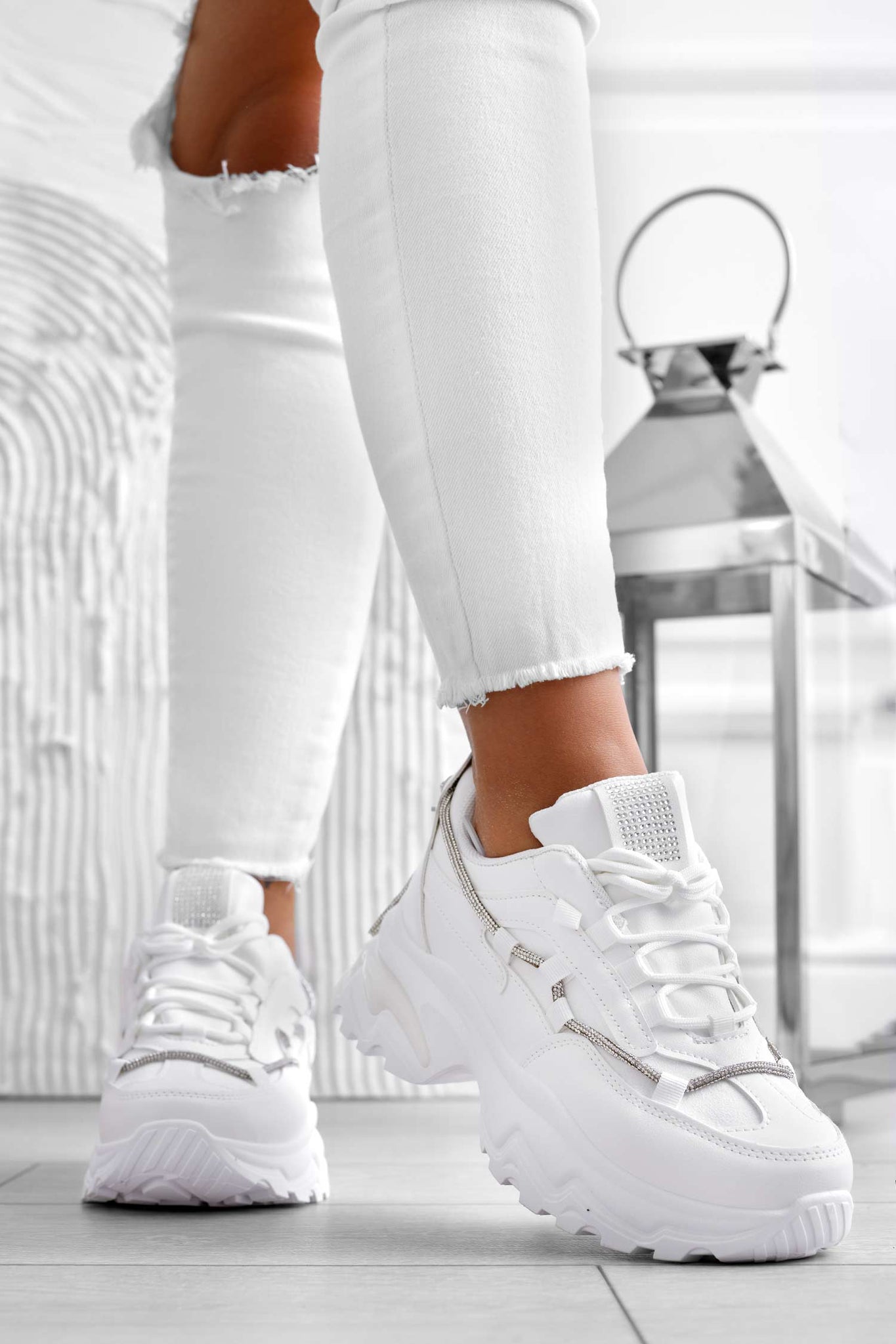 White sneakers with high sole and rhinestones