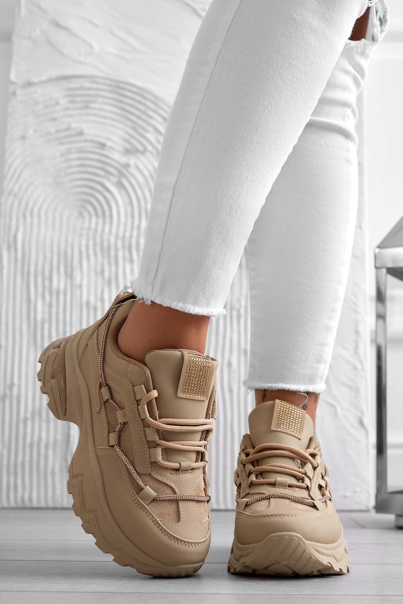 Mud sneakers with high sole and rhinestones