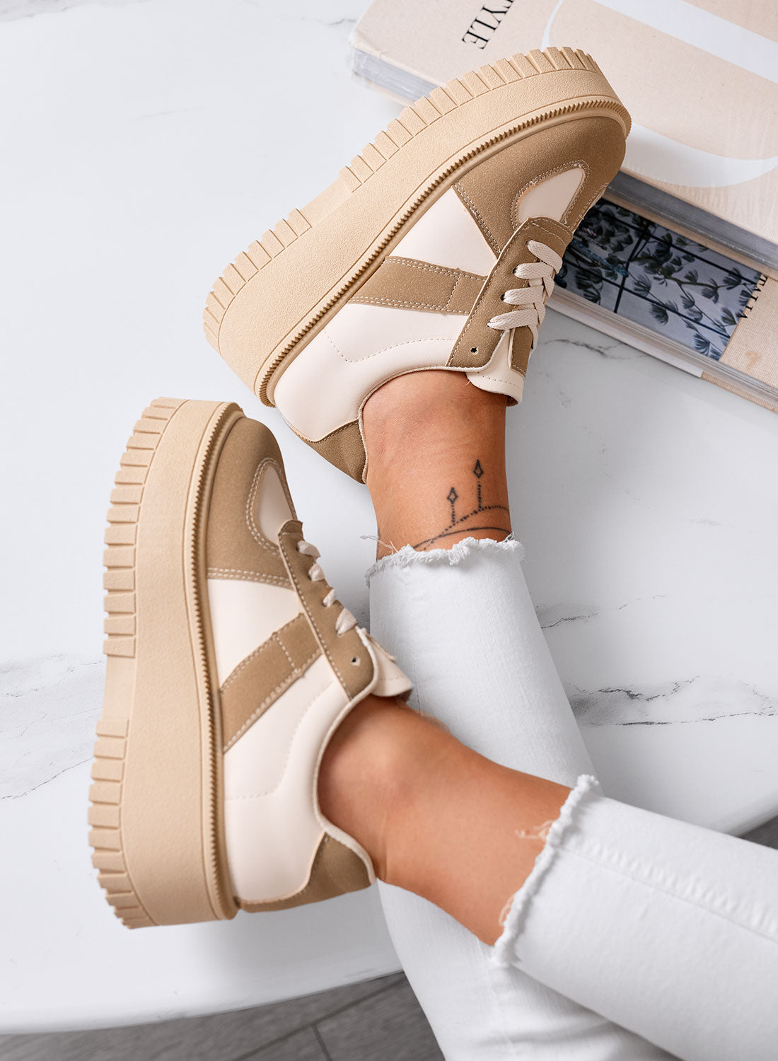 SHELBY - Beige Platform Sneakers with Contrasting Mud Inserts