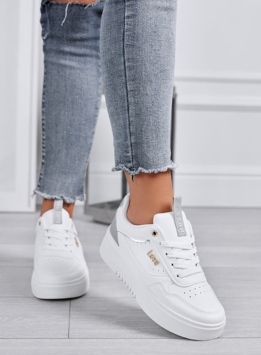 SHINE - Sneakers bianche con dettagli grigi e scritta Love