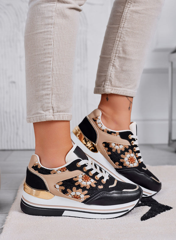 SUSY - Sneakers nere con inserti ricamati