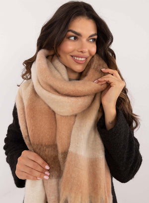 Oversized scarf in beige camel tones