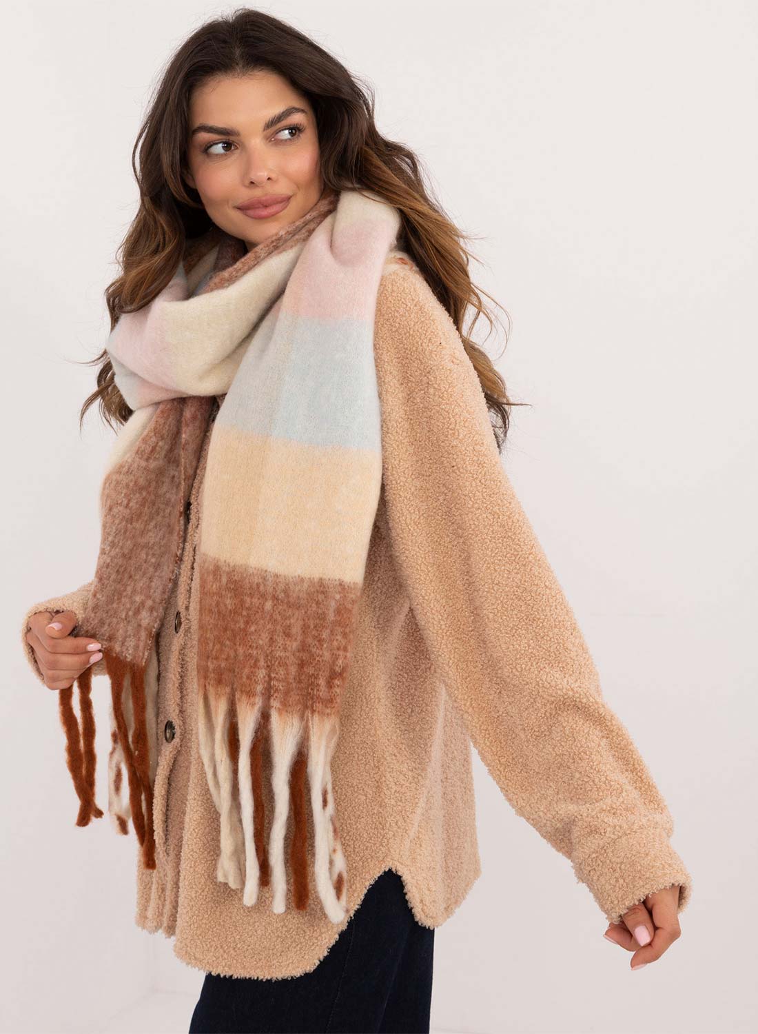 Oversized scarf in beige and brown tones