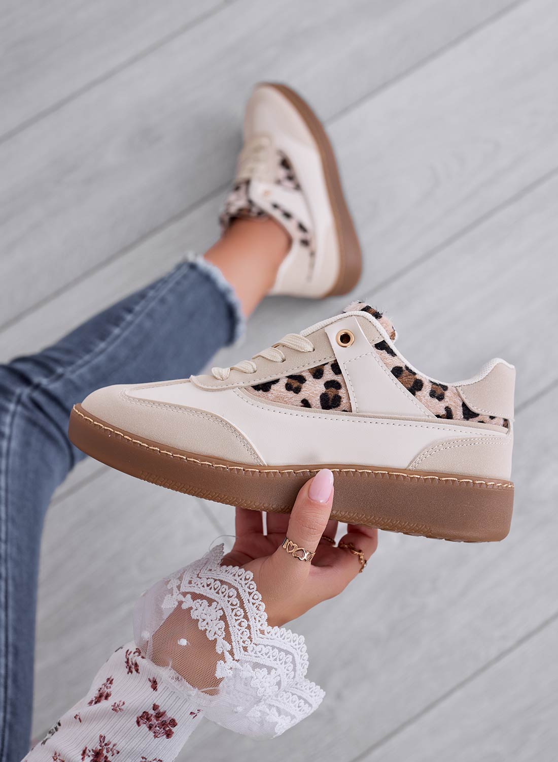 TEODORA - Beige sneakers with brown sole and leopard print inserts