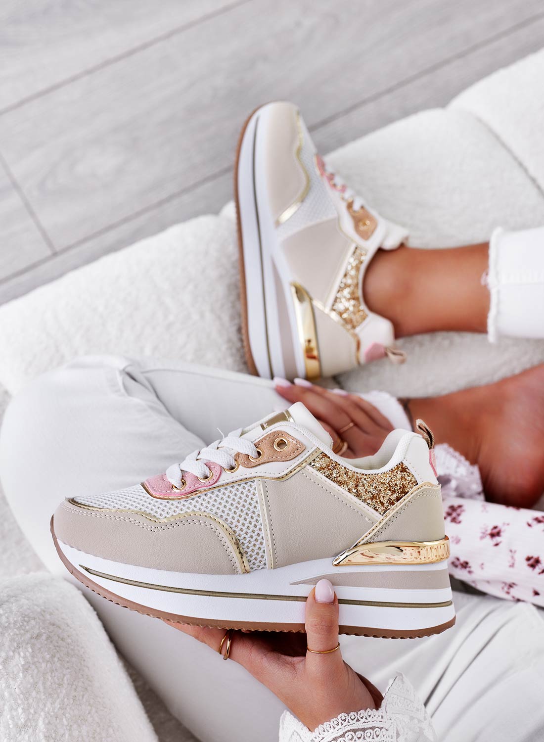 VALDA - Beige sneakers with gold glitter inserts