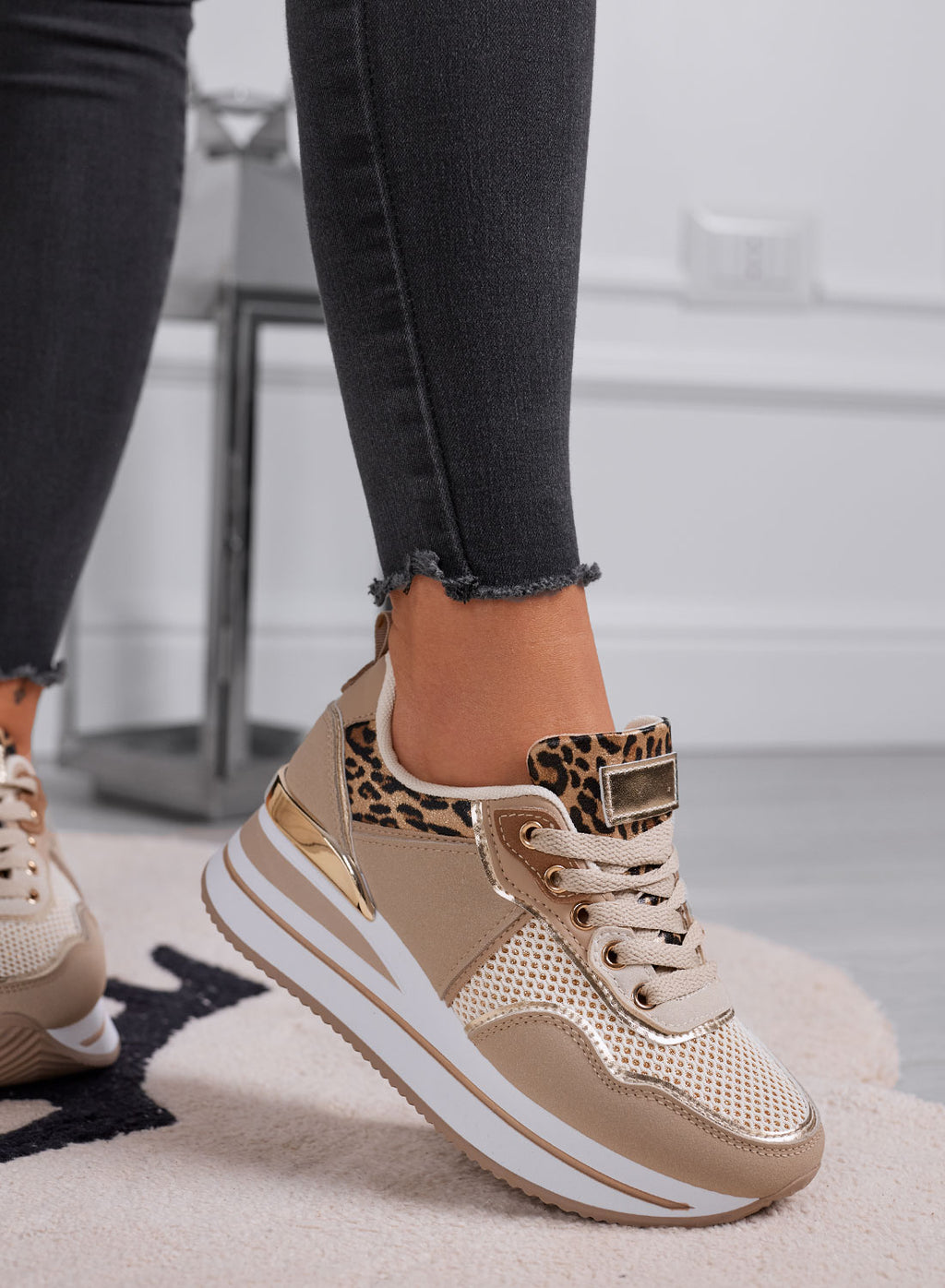 VALDA - Sneakers fango con suola spessa e inserti maculati ed oro