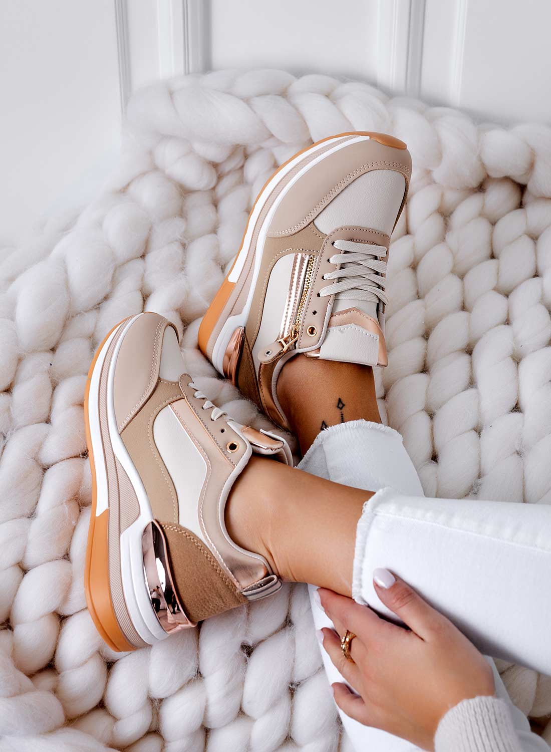 Beige sneakers with rose gold inserts
