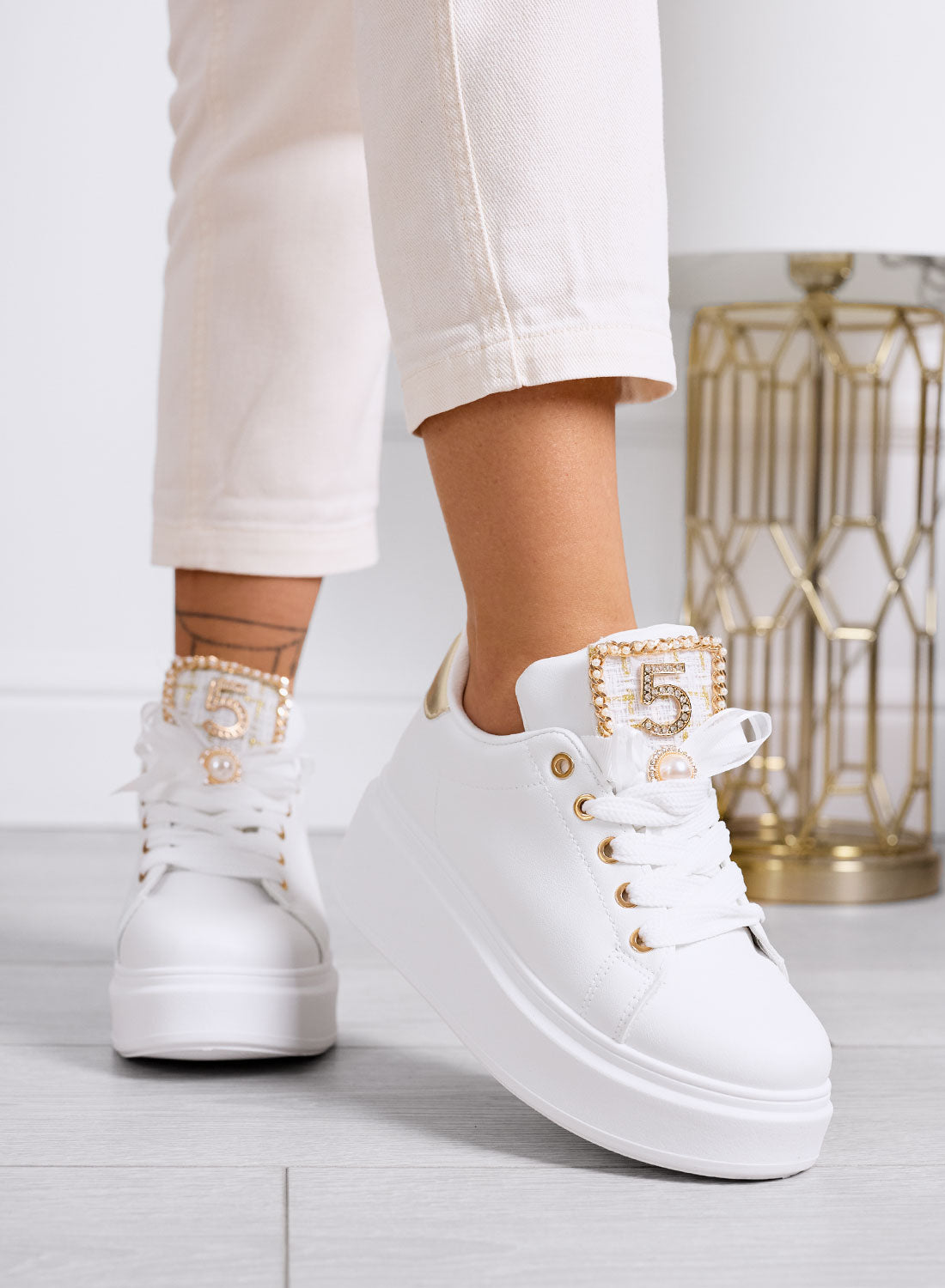VALENTINA - White platform sneakers with number 5 and pearl detail