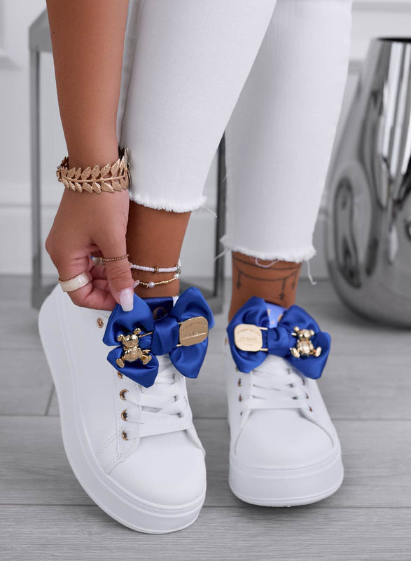 VANESSA - Sneakers bianche con fiocco blu e teddy oro