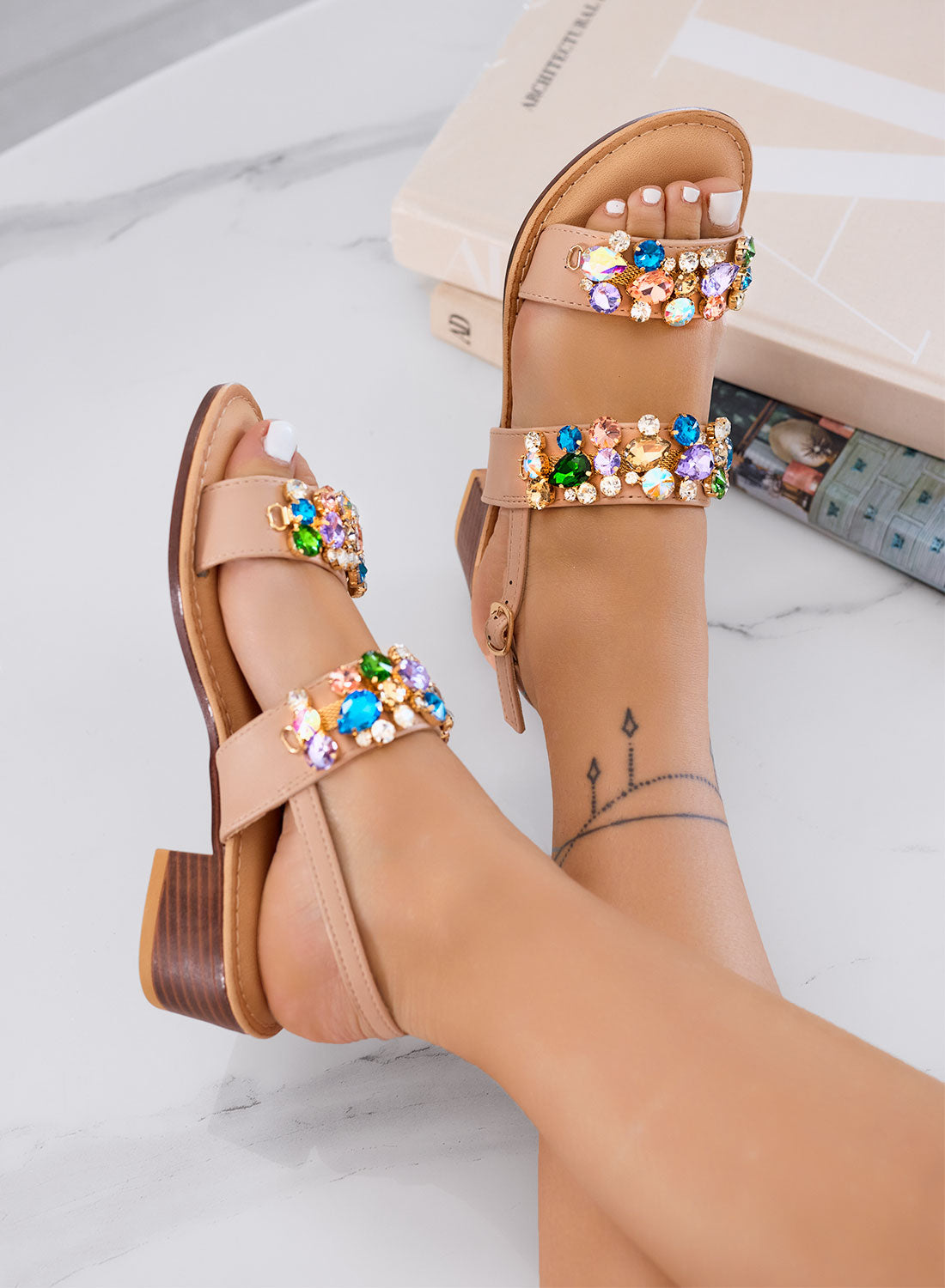 VITTORIA - Sandali beige gioiello con tacco basso e strass multicolor