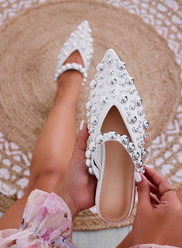 WILDA - Bailarinas tipo zueco blancas de punta con tachuelas esféricas