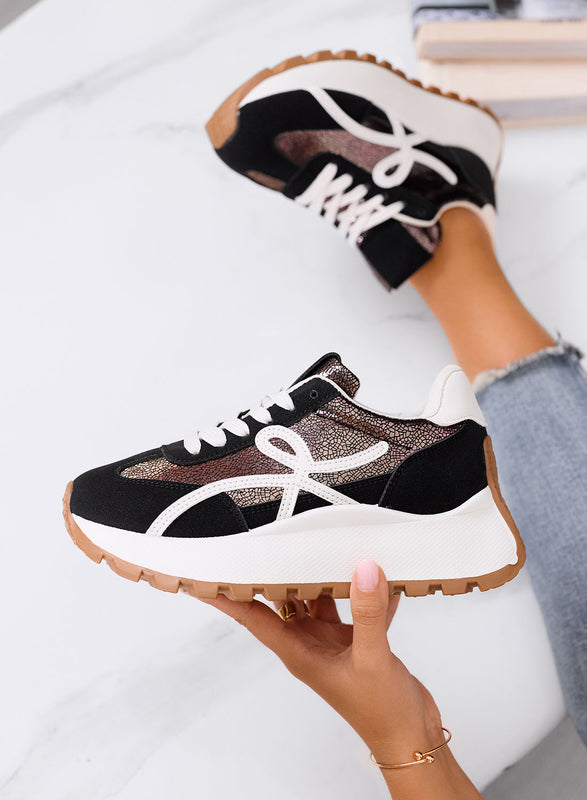 YONA - Sneakers nere con dettagli bianchi e suola alta