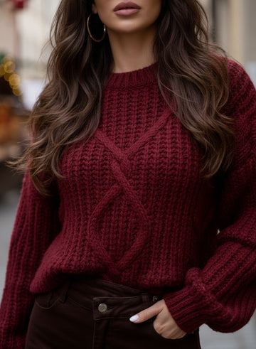 Pull bordeaux doux à maille torsadée