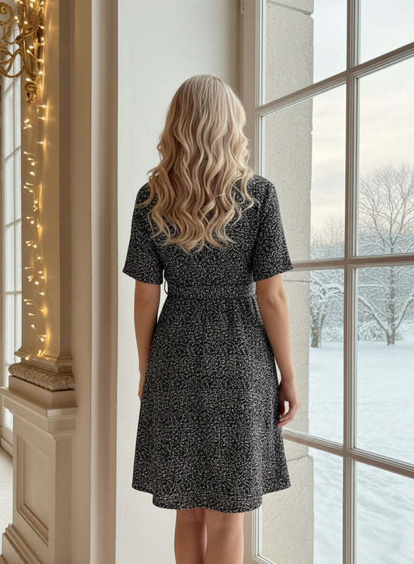 Robe argentée à paillettes avec ceinture