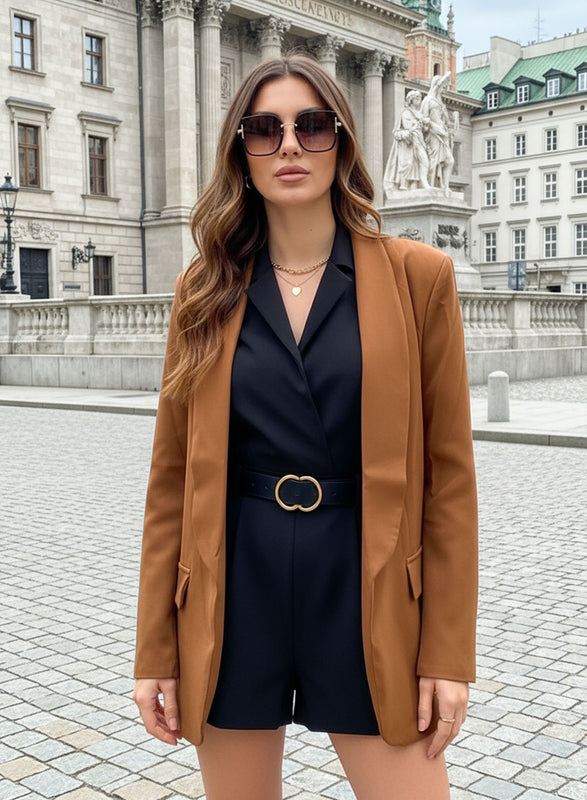 Elegant camel blazer with front pockets