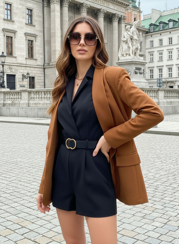 Elegant camel blazer with front pockets